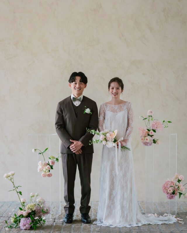 .
Special Photo Eventのお知らせ

この度、二子玉川のフレンチレストラン『naturam』に併設されたスタジオにて、限定6組様を対象としたスペシャルフォトイベントを開催することとなりました。

木々に囲まれたロケーションスペースや、セレモニー装飾が施された幻想的な空間で、人気クリエイター陣とともに、ゆったりと特別な撮影体験をお楽しみいただけるイベントです。

また、今回のイベントでは、特別に @camelsflower_ が手がける唯一無二の装飾がスタジオを彩ります。
さらに、1組1組のために見繕った生花のブーケもプランに含まれており、お持ち帰りいただけます。

この特別な機会に、ぜひご参加くださいませ。

◾️Date 8/2(sat) & 8/3(sun)
1日3組様限定

◾️plan ¥230,000(+tax)
　データ納品 約50枚

◾️creator
photographer @cocofleur_wedding 
hair&make @nari_lunaanue 
florist @camelsflower_ 
dress @plume.dress 
place @naturam.wedding 

◾️ご応募期間
告知〜6/8(sun) PM17:00まで
お申し込み多数の場合は抽選にて決定いたします。(先着順ではありません)
6/9(mon)以降に、ご応募いただいた皆様に順次結果をご連絡いたします。

【注意事項】
・家族写真の撮影も可能ですので、ご応募の際にその旨をご記載ください。
・マタニティ撮影をご希望の場合は、事前にご相談いただけますようお願いいたします。
・恐れ入りますが、ペットの同伴はご遠慮いただいております。

その他の詳細につきましては、個別にご案内いたします。
ぜひ、HPのContactページより公式LINEを追加し、お気軽にお問い合わせくださいませ。
たくさんのご応募を心よりお待ちしております。

plume.